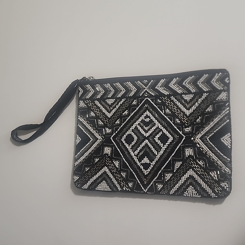 Womens wristlet